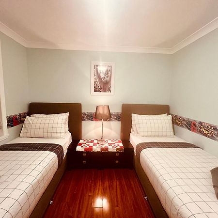 Spacious 6 Bedroom Holiday Home 15 Min Away From Melbourne Airport Sydenham Luaran gambar