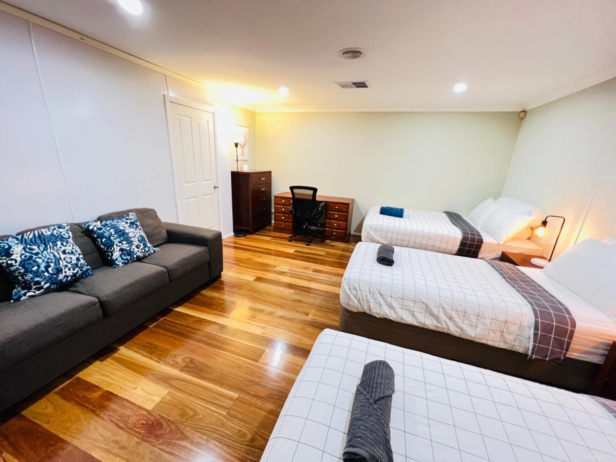 Spacious 6 Bedroom Holiday Home 15 Min Away From Melbourne Airport Sydenham Luaran gambar