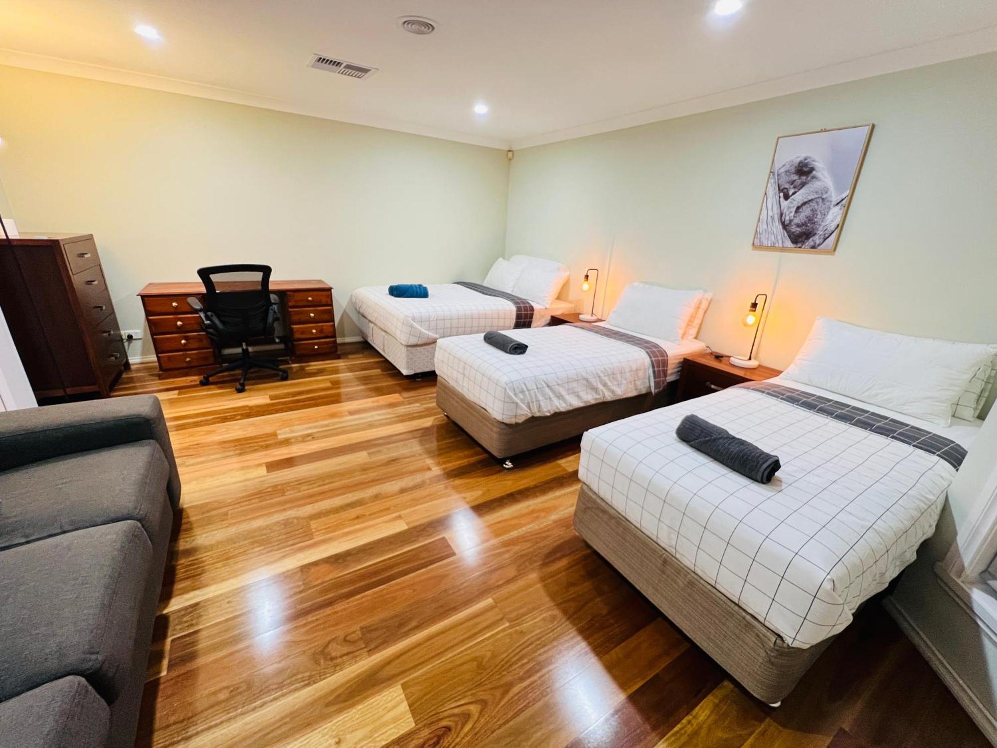 Spacious 6 Bedroom Holiday Home 15 Min Away From Melbourne Airport Sydenham Luaran gambar