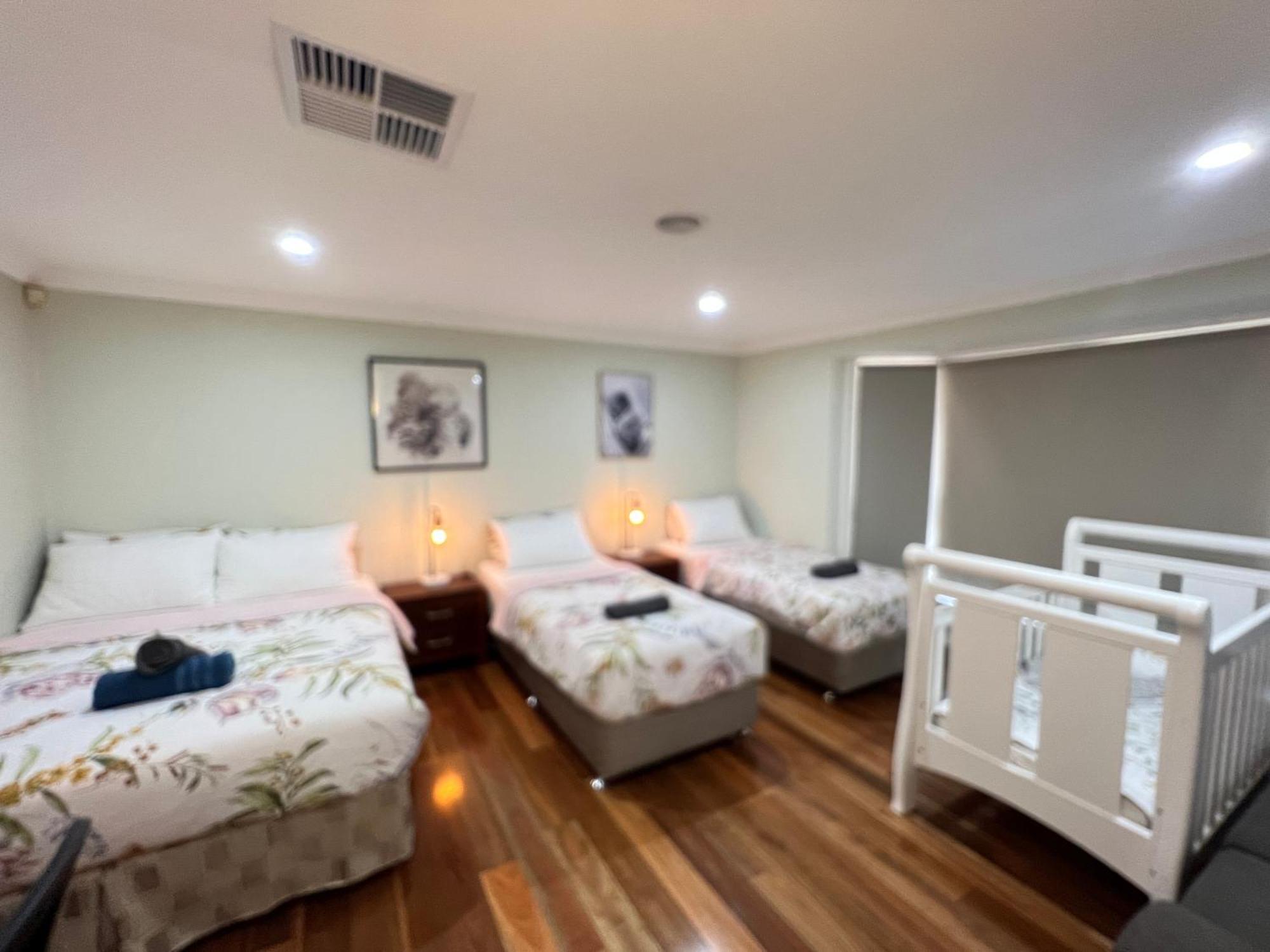 Spacious 6 Bedroom Holiday Home 15 Min Away From Melbourne Airport Sydenham Luaran gambar