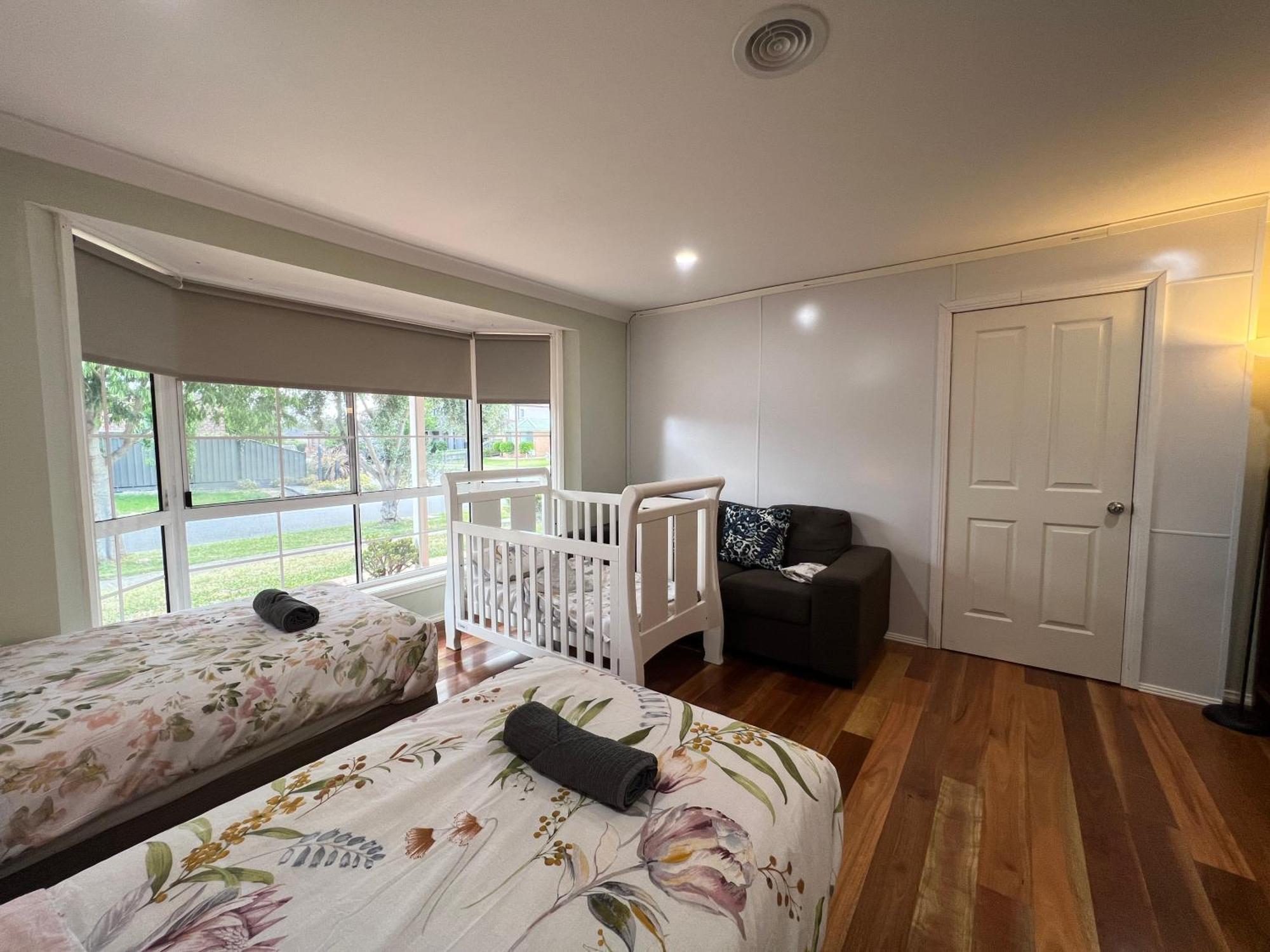 Spacious 6 Bedroom Holiday Home 15 Min Away From Melbourne Airport Sydenham Luaran gambar