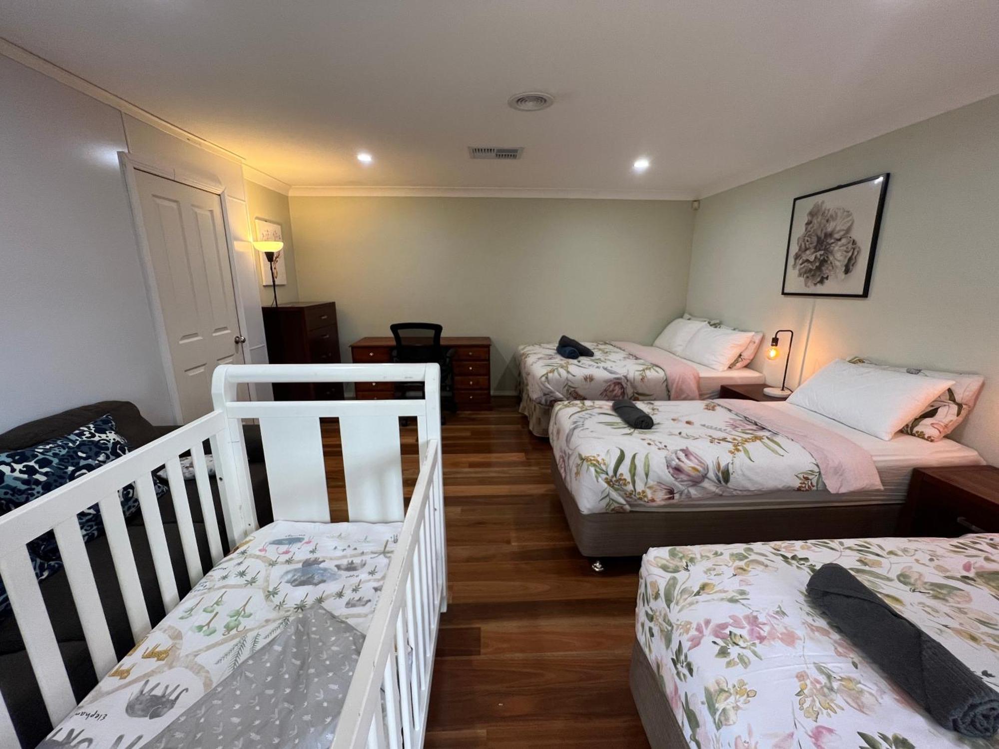 Spacious 6 Bedroom Holiday Home 15 Min Away From Melbourne Airport Sydenham Luaran gambar