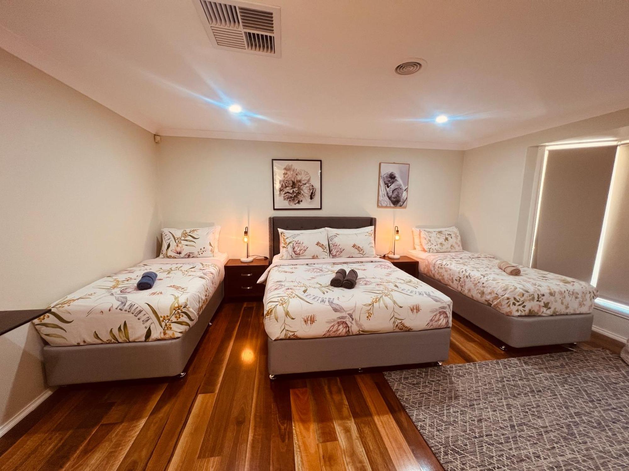 Spacious 6 Bedroom Holiday Home 15 Min Away From Melbourne Airport Sydenham Luaran gambar