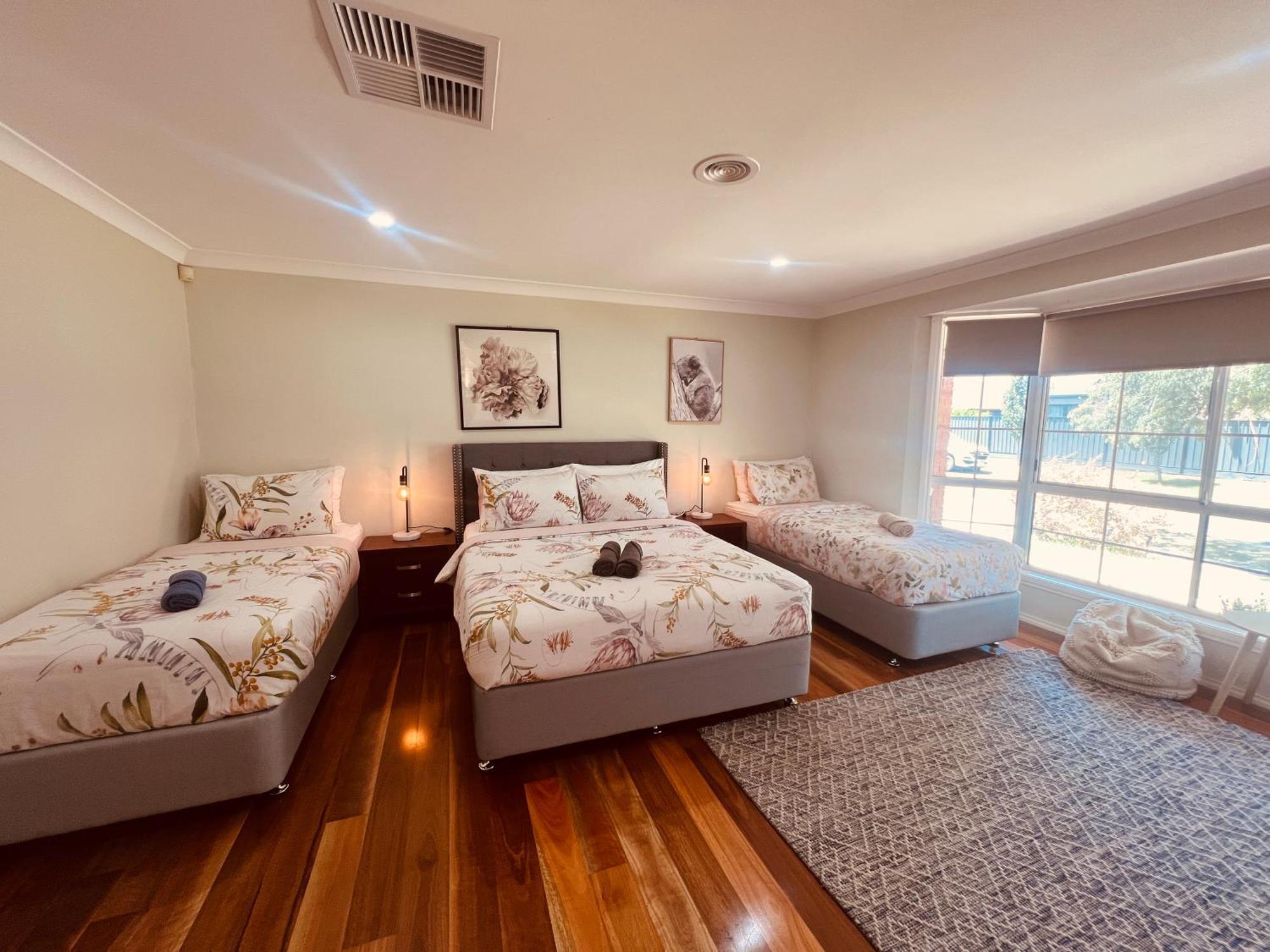 Spacious 6 Bedroom Holiday Home 15 Min Away From Melbourne Airport Sydenham Luaran gambar