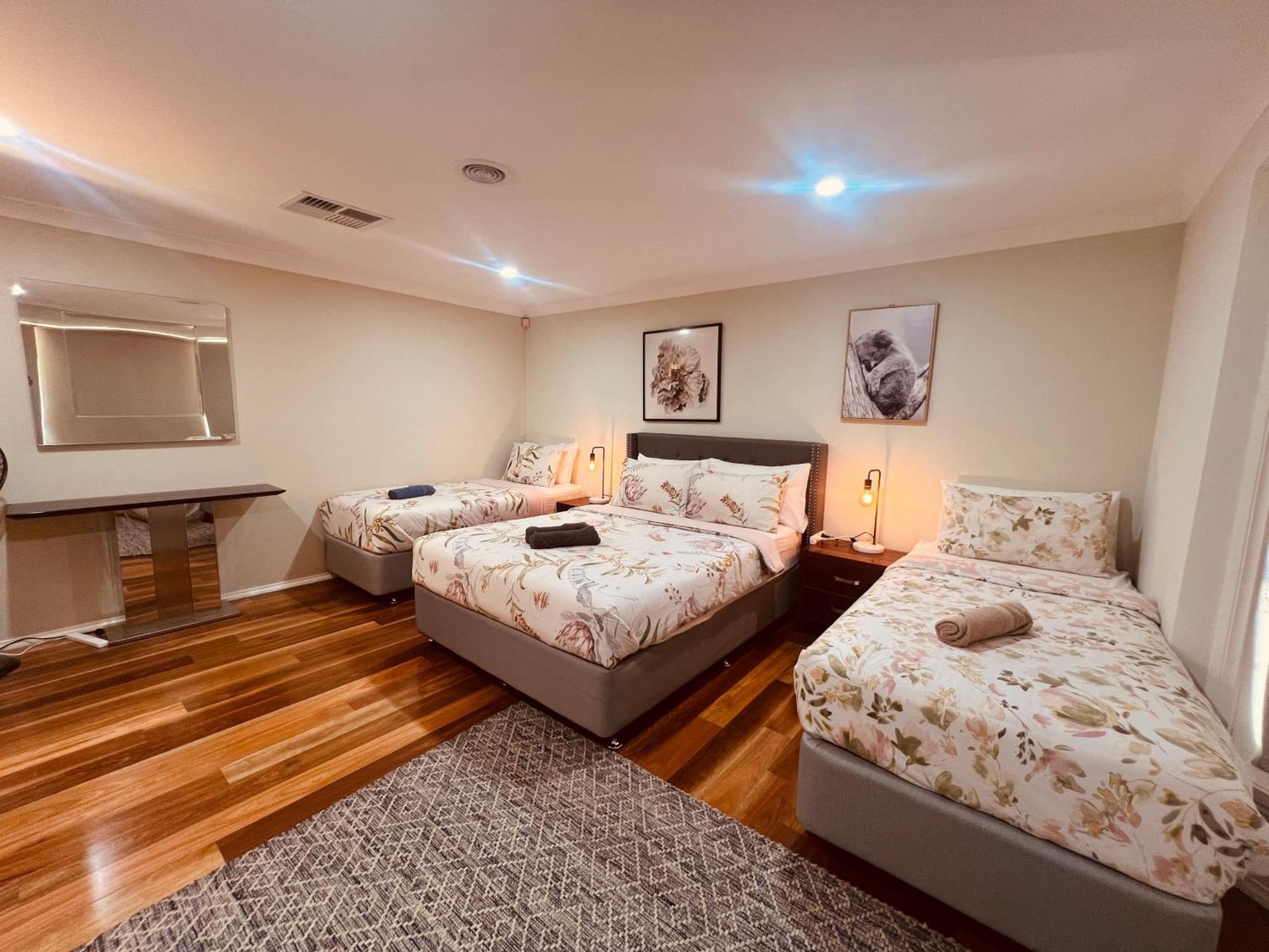Spacious 6 Bedroom Holiday Home 15 Min Away From Melbourne Airport Sydenham Luaran gambar