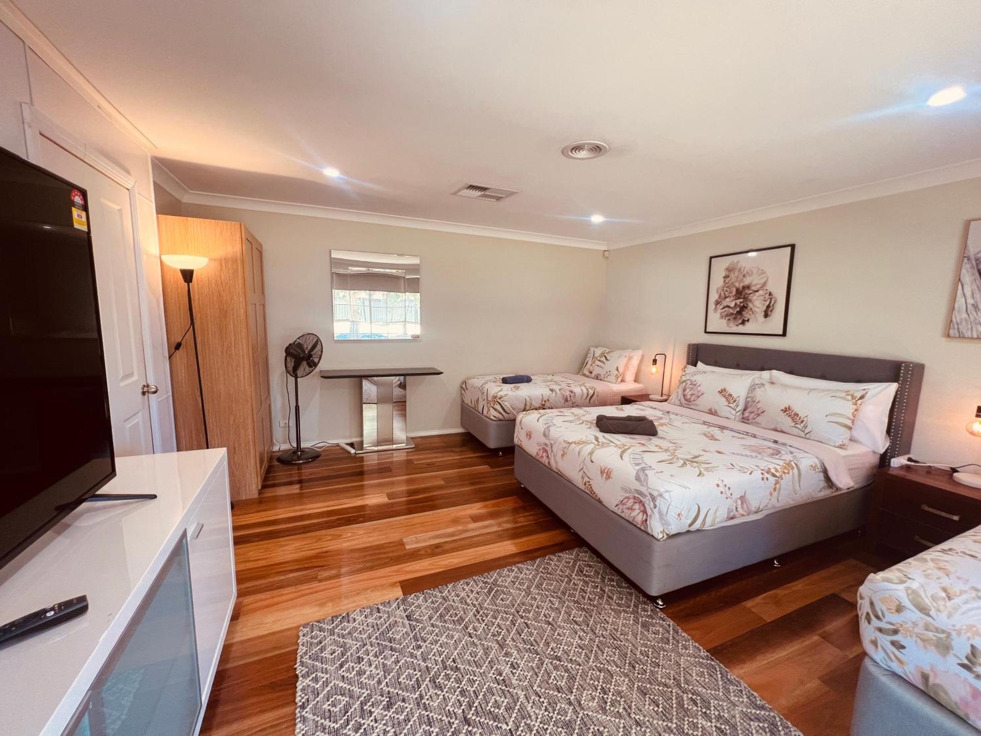 Spacious 6 Bedroom Holiday Home 15 Min Away From Melbourne Airport Sydenham Luaran gambar