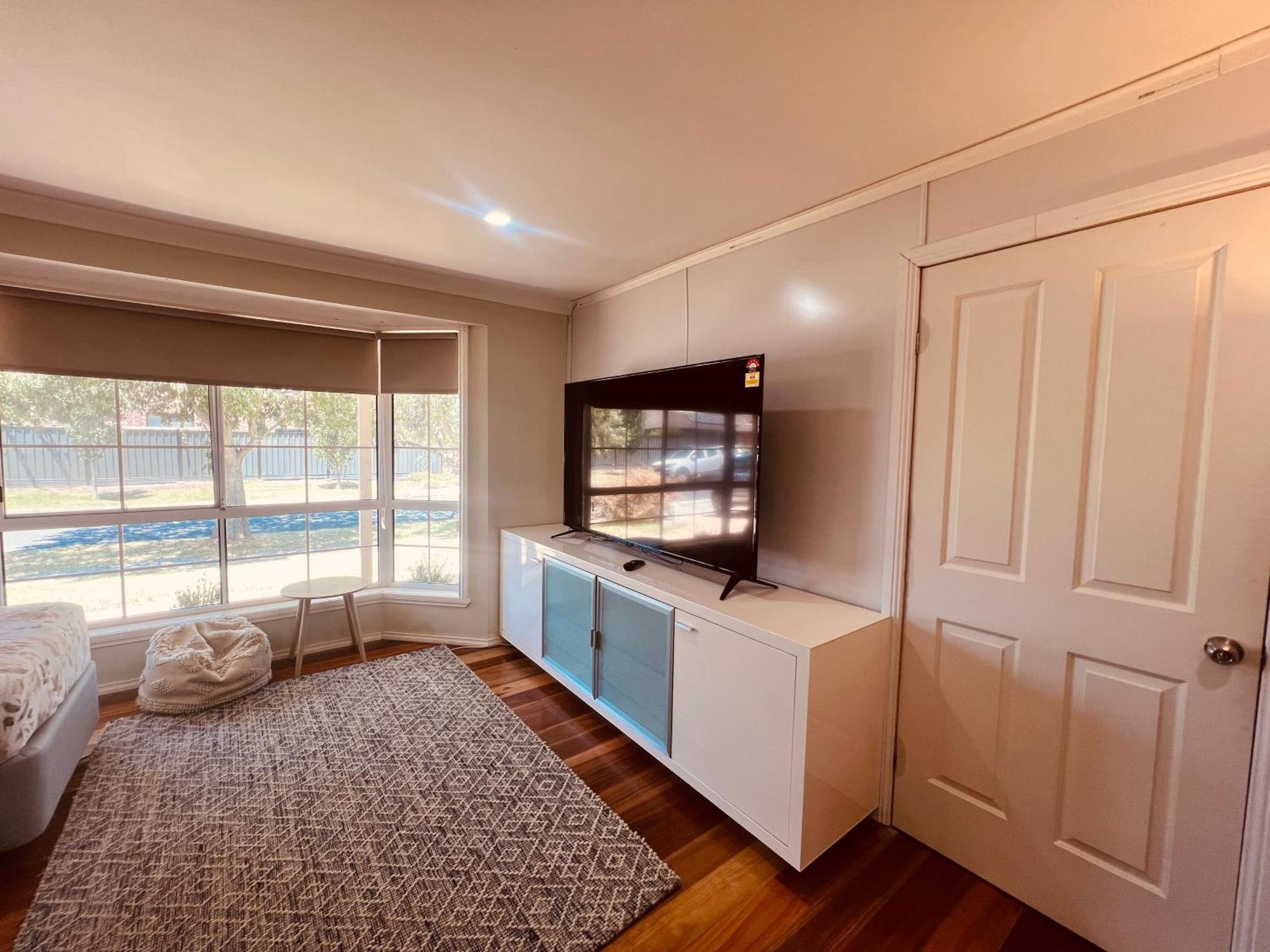 Spacious 6 Bedroom Holiday Home 15 Min Away From Melbourne Airport Sydenham Luaran gambar